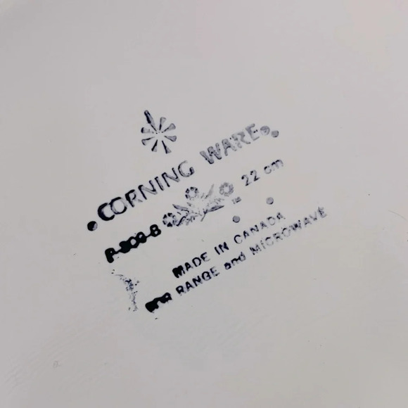 Vintage Corningware  Blue Cornflower Round Pie Plate Pie Dish - Picture 3 of 15